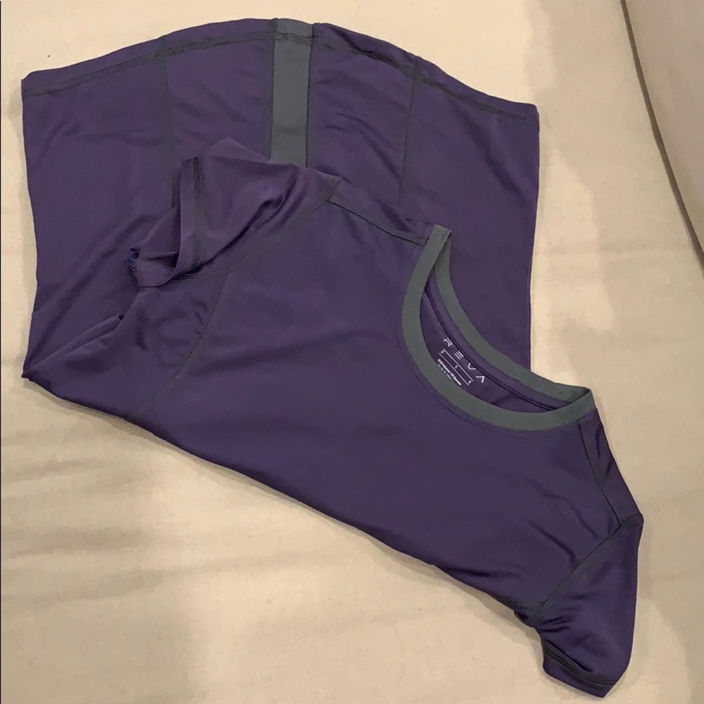 Women’s short sleeved exercise top